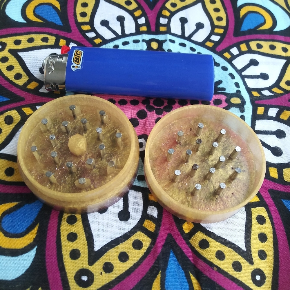 Spice Grinder Epoxy Resin Art 420 Bud Flower Grinders Handmade Pocket - Picture 3 of 16